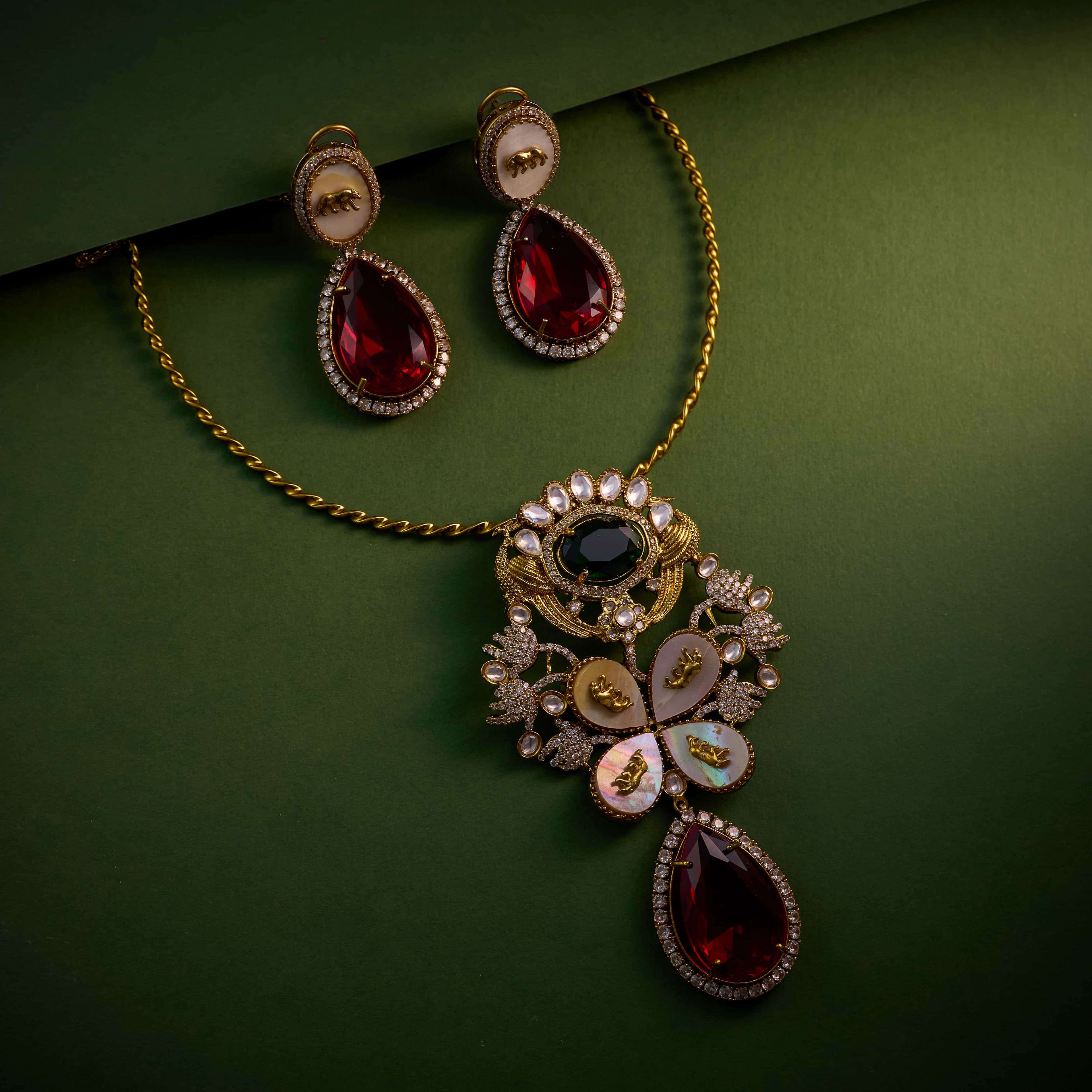 The Crimson Majesty Carnival Set