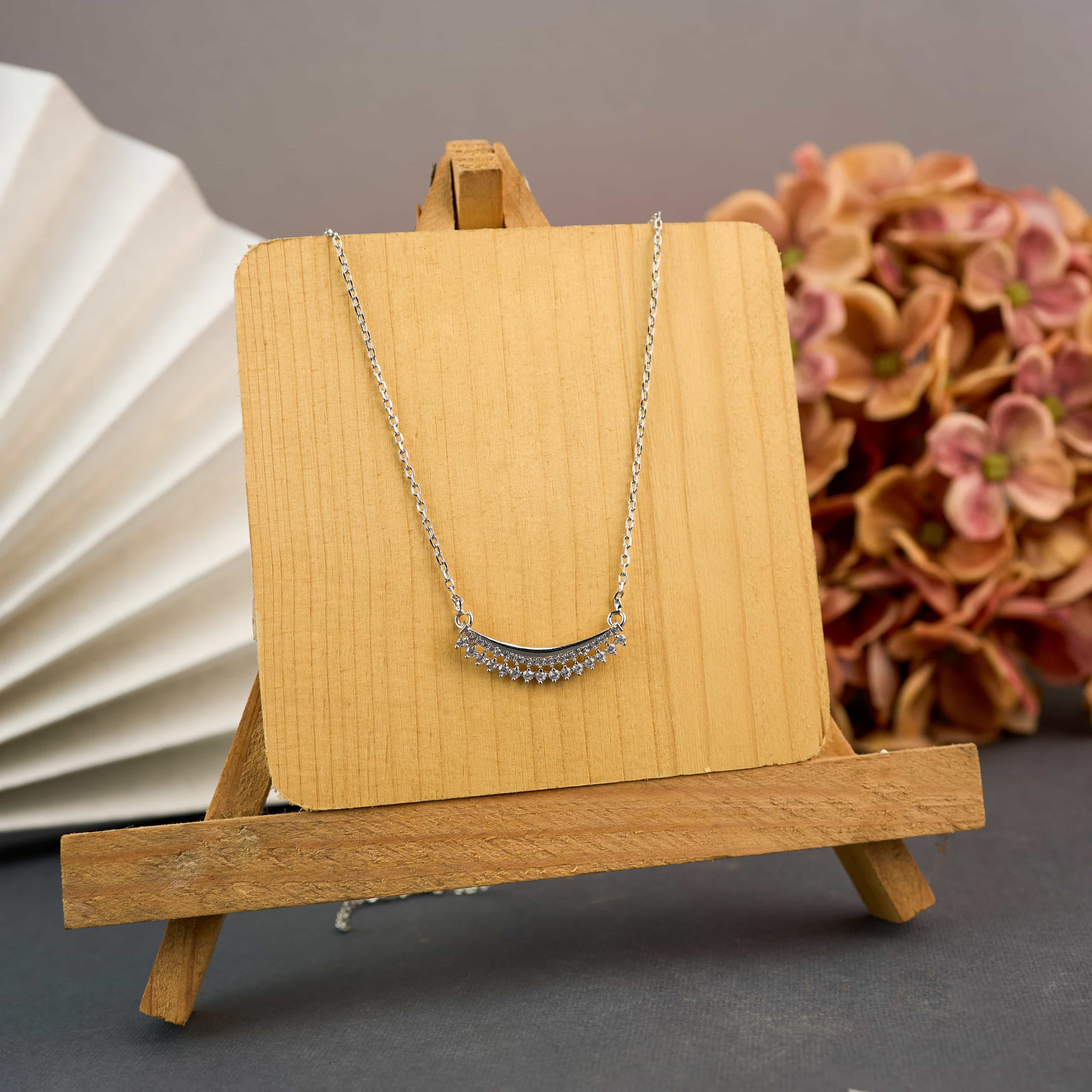 Nimoraa Silver Curved Sparkle Chain