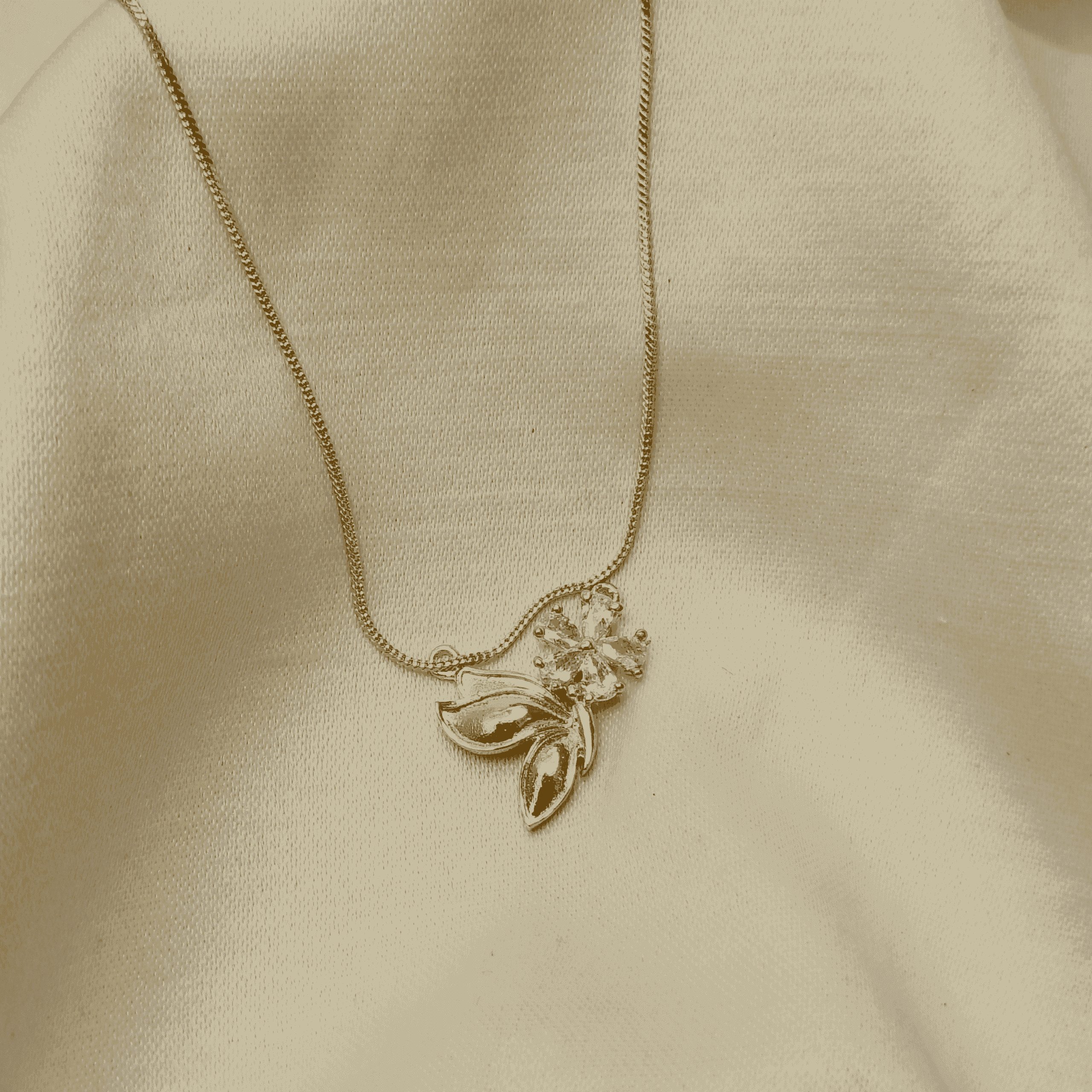 Bloomleaf Grace Gold Plated Pendant Chain